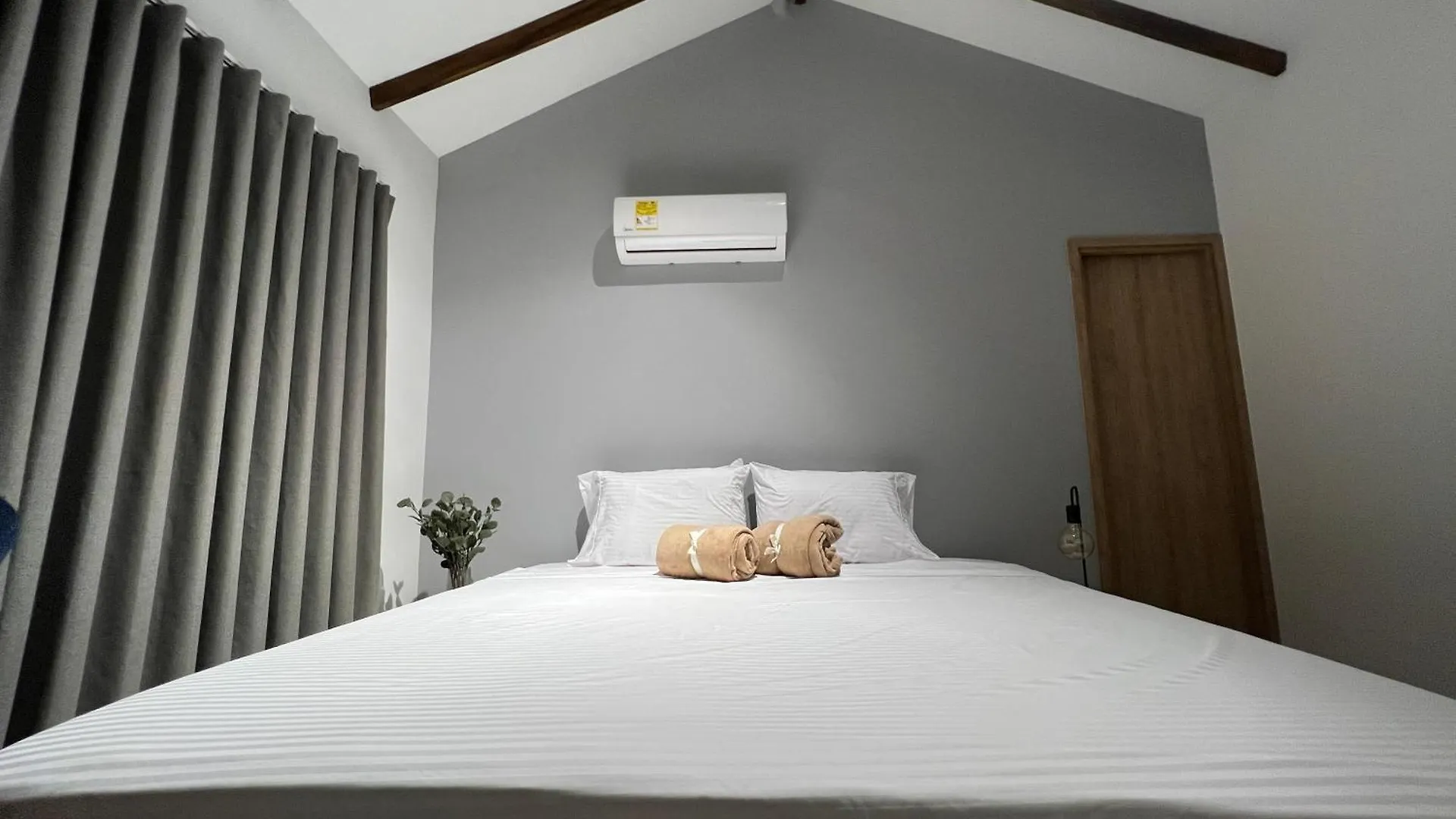 Stylish 5-Br Apartment In Medellin'S Trendiest Spot, Walk Everywhere! 0*, Medellin Colombia