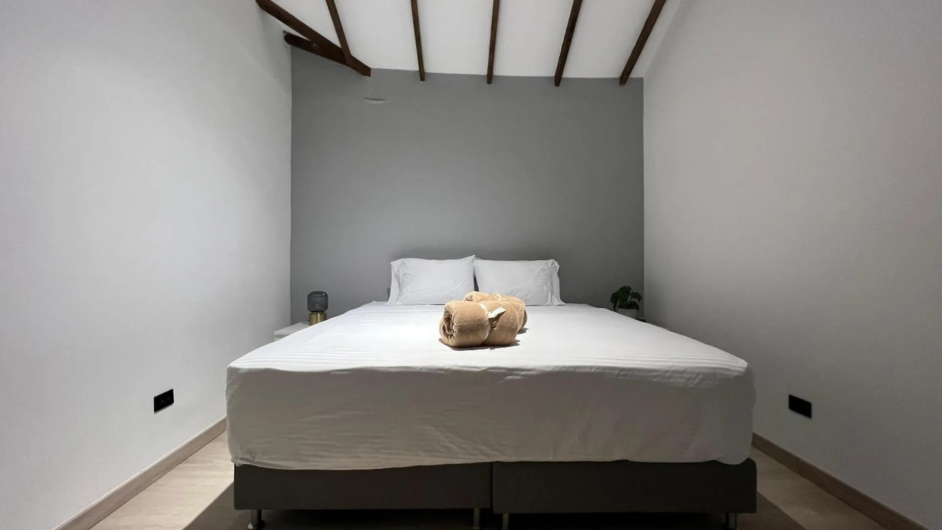 Stylish 5-Br Apartment In Medellin'S Trendiest Spot, Walk Everywhere!  Medellin