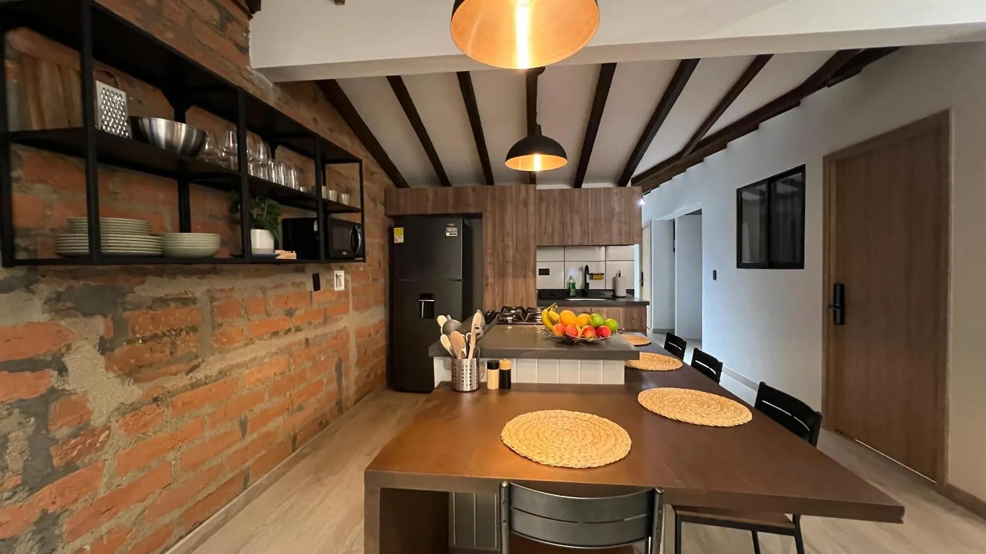 Stylish 5-Br Apartment In Medellin'S Trendiest Spot, Walk Everywhere! 哥伦比亚
