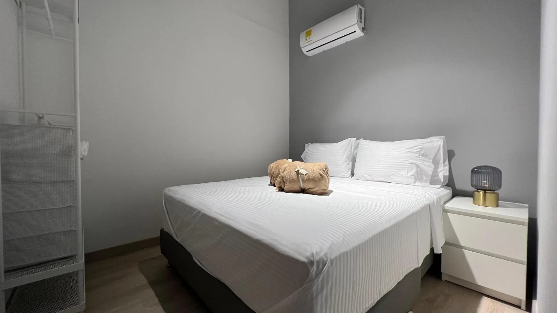Stylish 5-Br Apartment In Medellin'S Trendiest Spot, Walk Everywhere! 0*, 麦德林 哥伦比亚