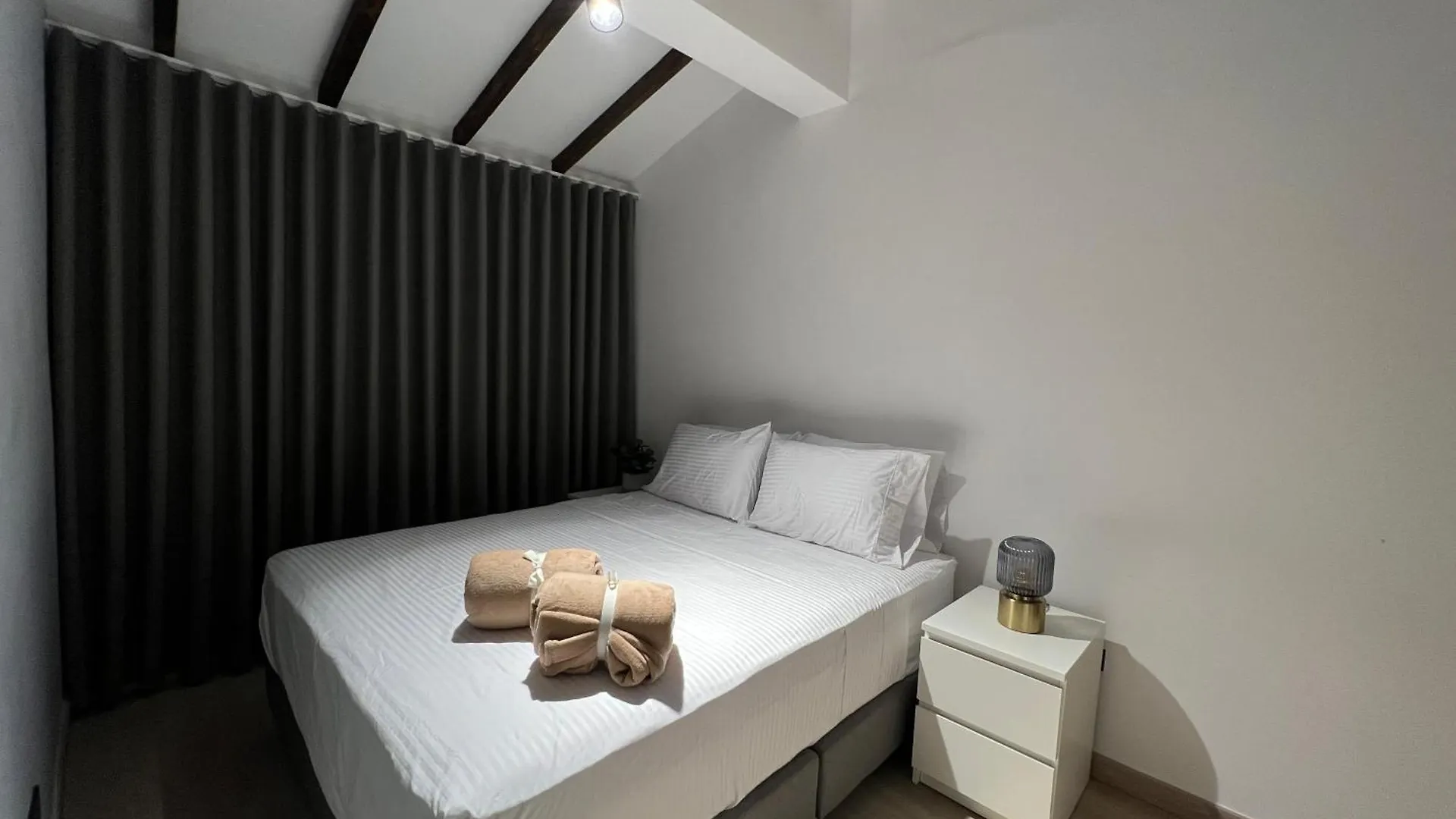 Stylish 5-Br Apartment In Medellin'S Trendiest Spot, Walk Everywhere!  麦德林
