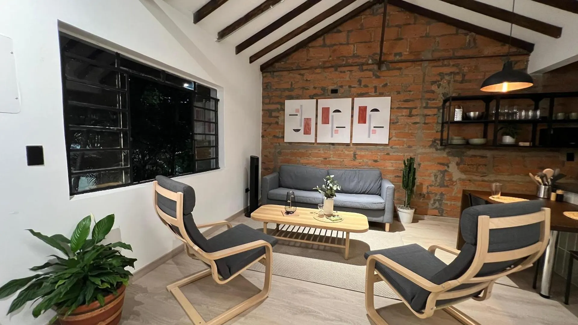 Stylish 5-Br Apartment In Medellin'S Trendiest Spot, Walk Everywhere! 0*, Medellin