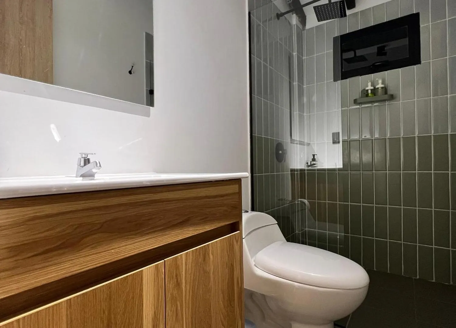 Stylish 5-Br Apartment In Medellin'S Trendiest Spot, Walk Everywhere! Medellin