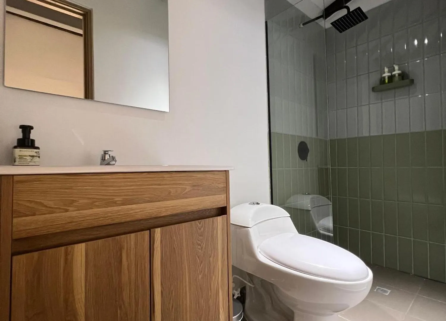 Stylish 5-Br Apartment In Medellin'S Trendiest Spot, Walk Everywhere! Colombia